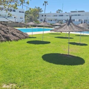 AMPLIO PISO CON ZONAS COMUNES Y PISCINA COMUNITARIA EN VALLEALTO.