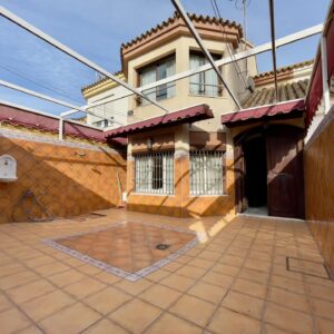 UNIFAMILIAR DE LUJO A 5 MINUTOS ANDANDO DE LA PLAYA DE VALDELAGRANA